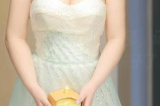秀人网 - 下载奈奈Fox的制服,记得备好空间,不然就只能看妹子了!