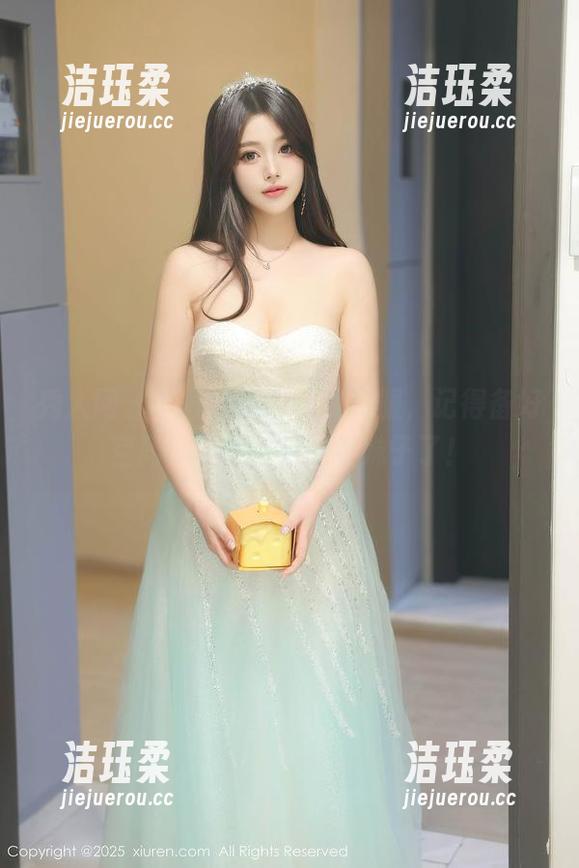 秀人网-奈奈Fox 秀人网 - 下载奈奈Fox的制服,记得备好空间,不然就只能看妹子了!