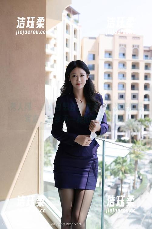 秀人网-小小白思宜 秀人网 - 小小白思宜又来了,这次是校服写真,分享不一样的青春斑斓。
