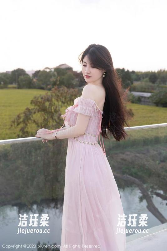 秀人网-李昔雨 秀人网 - 李昔雨把“少女”这一词演绎得真够透彻的,有点不科学。