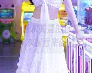 秀人网 - 看!清水美嘉的日常图包,像是在翻一本倒着来的日记。