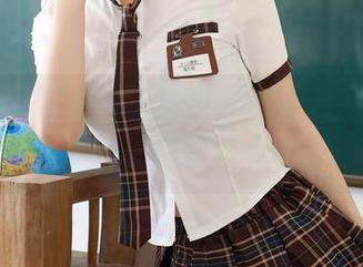 秀人网 - 这腿,这身姿,爱酱里亲自操刀的美图,写真里透着点小诱惑。