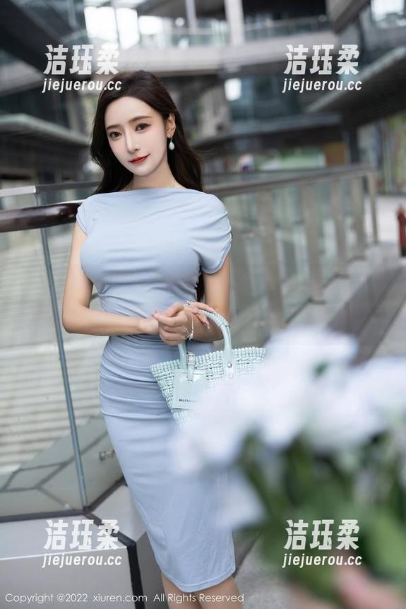 秀人网-糯美子Mini 秀人网 - 在糯美子Mini的私拍图集中,剧情发展得比我的头发还快,来看看吧!