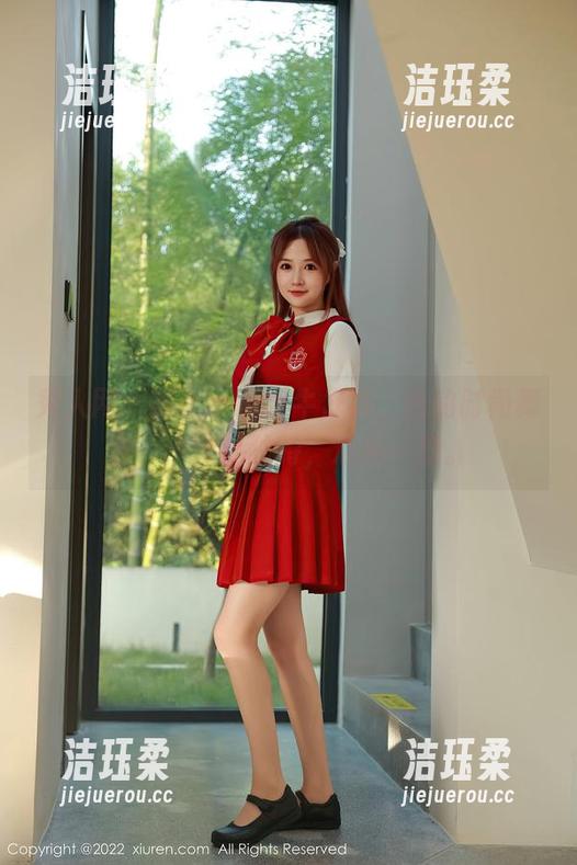 秀人网-美七mia 秀人网 - 美七mia:牛仔裤,我的时尚舞台——作品独特,心头一震。