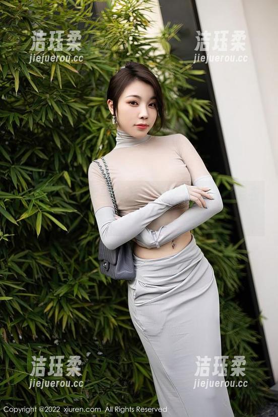 秀人网-舒林培 秀人网 - 寒冷的季节,舒林培的私房毛衣珠光宝气,想要摸一摸。