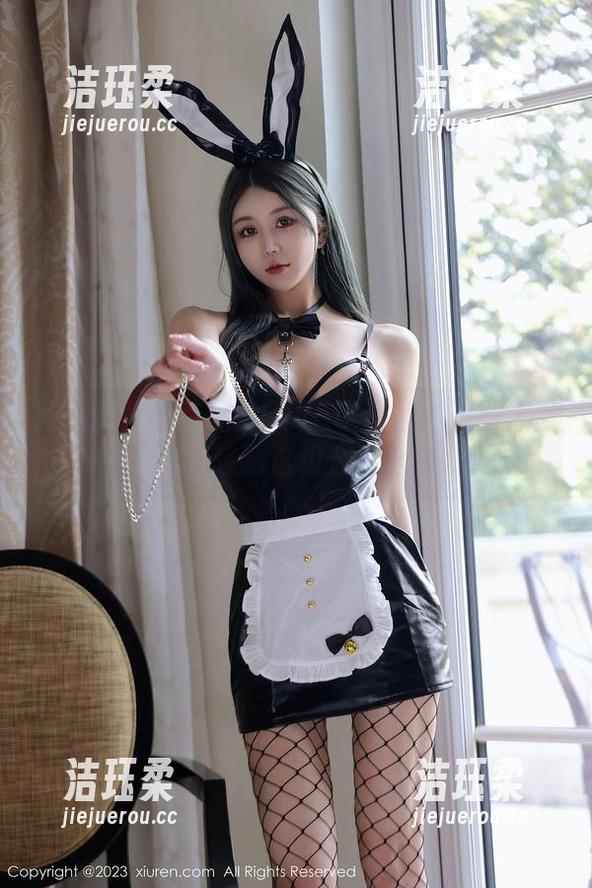 秀人网-芭比KIKI 秀人网 - 当芭比KIKI遇上灰丝:美图大乱炖,谁能想到这组合这么有戏?
