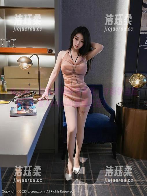 秀人网 - 这连衣裙得有多美，才能争当蓝夏Akasha壁纸之首？