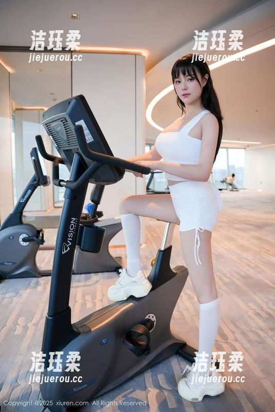 秀人网-陆萱萱cecillia 秀人网 - 陆萱萱cecillia的美足:开启高清壁纸界的神奇之旅——只要你敢看,脚就会说话!