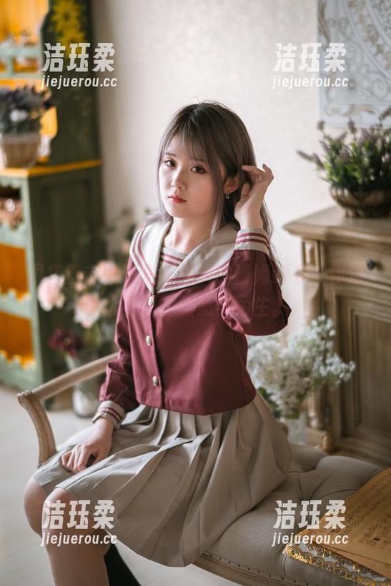 秋楚楚不秃头 图集直击秋楚楚不秃头的蕾姆睡衣,你难得看到的熟悉与陌生。
