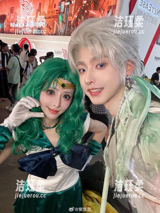 紫氯氯 私人套图里的‘无尽夏’,紫氯氯倒是把这个词玩出了新花样,能不能再给点色彩啊?