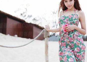 美媛馆 - 坐等绮里嘉Carina的校服私房照,比如那露出的运动鞋和书包,真是太可爱了吧?