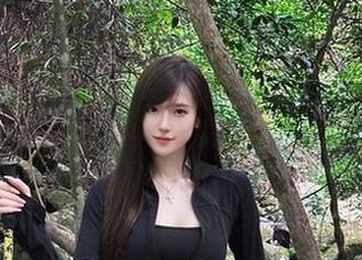 私拍少女前线:腐团儿Ikaros的镜头下,她的每个动作都那么不经意却又好想看。