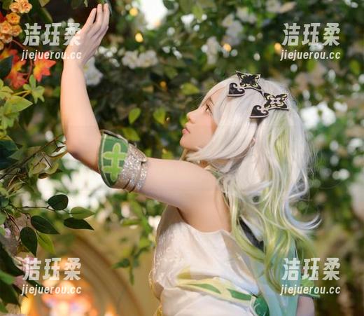 莱可Raika 又是一组莱可Raika的婚纱资源,看到这我也不禁想试试,毕竟谁不想变身公主呢?