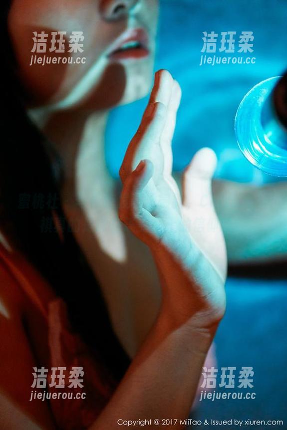蜜桃社-Cris_卓娅祺 蜜桃社 - 写真馆发表于最新,Cris_卓娅祺真的是摊在连衣裙上的信仰吗?