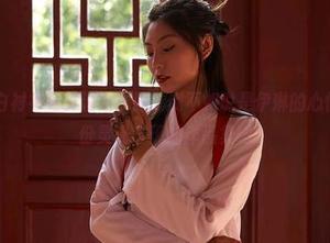 蜜桃社 - 白衬衫与其说是衣服,倒不如说是伊琳的心情,分享这份灵光乍现的作品集吧