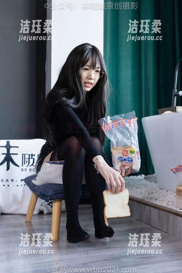 袜啵啵-芝士 袜啵啵 - 看,芝士在干嘛呢?全套短靴写真现场直击。