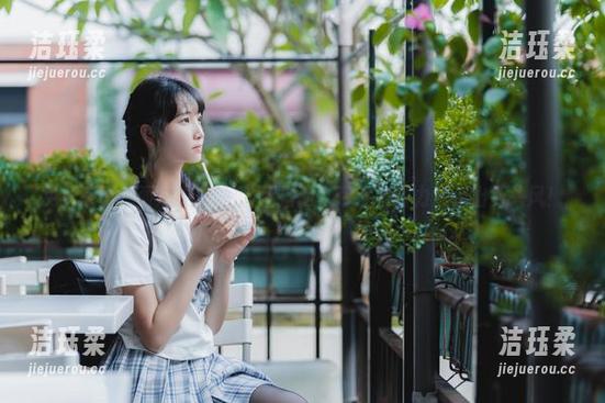 免费获取！西瓜少女的LO裙指南，带你不费力气走出街头风！