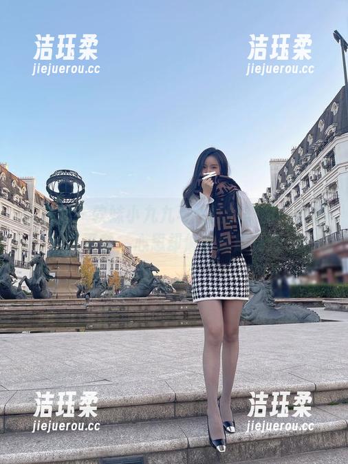 软妹小九九 微密圈 - 软妹小九九与浴缸的美图,水面那么平静,心思却像水珠般荡漾。