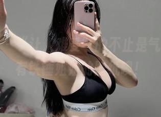 微密圈 - “让人难受”的不止是气温,还有铁锤姐姐的壁纸噢!