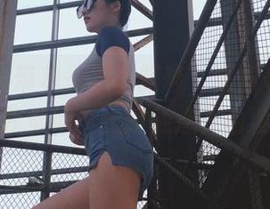 微密圈 - 带着一双高跟鞋，陈佩奇的写真图片让我觉得，走路晚点儿也没关系。