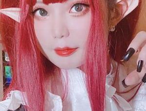 向雪猫致敬,她的校服图集像是在隔着屏幕对我挤眉弄眼。