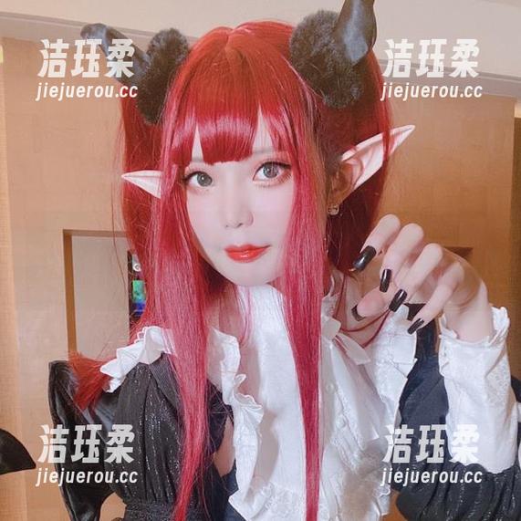 向雪猫致敬，她的校服图集像是在隔着屏幕对我挤眉弄眼。