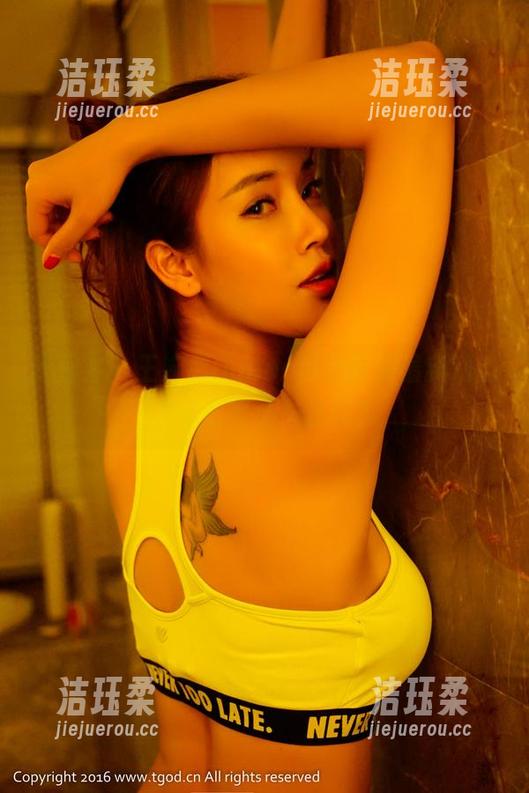 青豆客-王婉悠Queen 青豆客 - 王婉悠Queen黑色专辑最新动态,你敢真心关注吗?