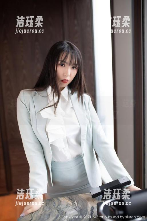 魅妍社 - 刘奕宁Lynn的睡衣全套：这身打扮我想我该去找个摄影师了
