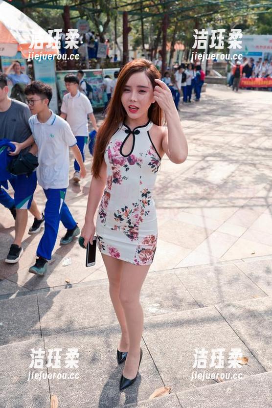 魔镜街拍-婷婷 魔镜街拍 - 写真时刻:看婷婷如何把粉裙日常带进销售会议